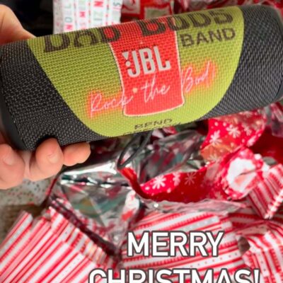 Merry Christmas everyone! 🎁🎄 

#bend #bendchristmas #christmas #dadbodsband #dadbods #bendmusic #christmasgifts #christmasgift #coolspeakers