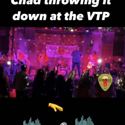 🎶 Alright stop what you’re doin’ cuz... Here’s Chad Crowell throwing down some serious old school, “Humpty Dance” by Digital Underground. 😄 This was a private Xmas Party at the Volcanic Theater Pub. 😃💪🤩
 
#humptydance #dadbods #dadbodsband #dadbodsbend #bend #volcanictheatrepub #vtp #bendbands #bendmusic #bendmusicscene #visitbend